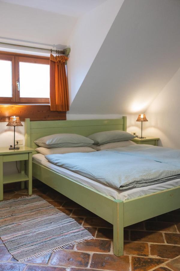 Guesthouse Novak Dvor Exterior photo